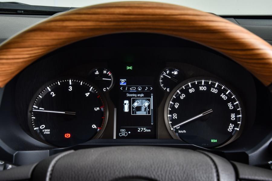 Панель приборов Toyota Land Cruiser Prado VX-L (150) 2017 года  (ZA) (фото 9 из 40)